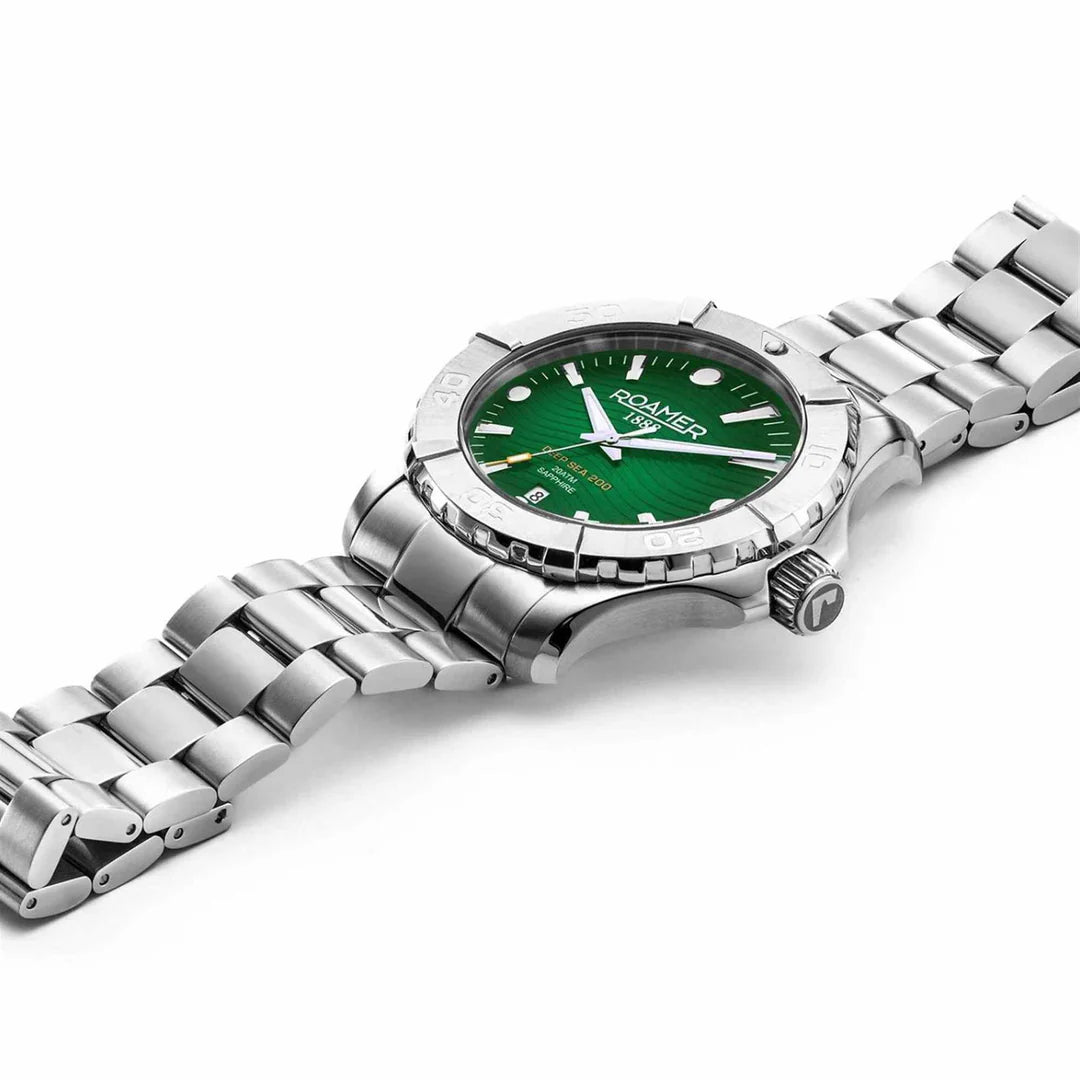 Roamer Men's Deep Sea 200 860833 41 75 (43mm) Green Dial / Stainless Steel Bracelet Men's Watch