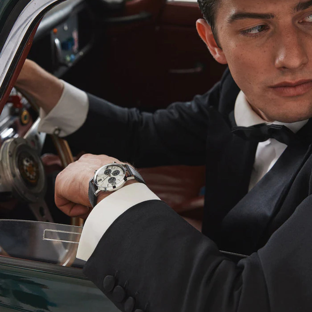 Timex Marlin Chronograph ‘Panda Dial’ TW2W10300 Tachymeter (40mm) Silver Dial / Black Leather Strap Men’s Watch