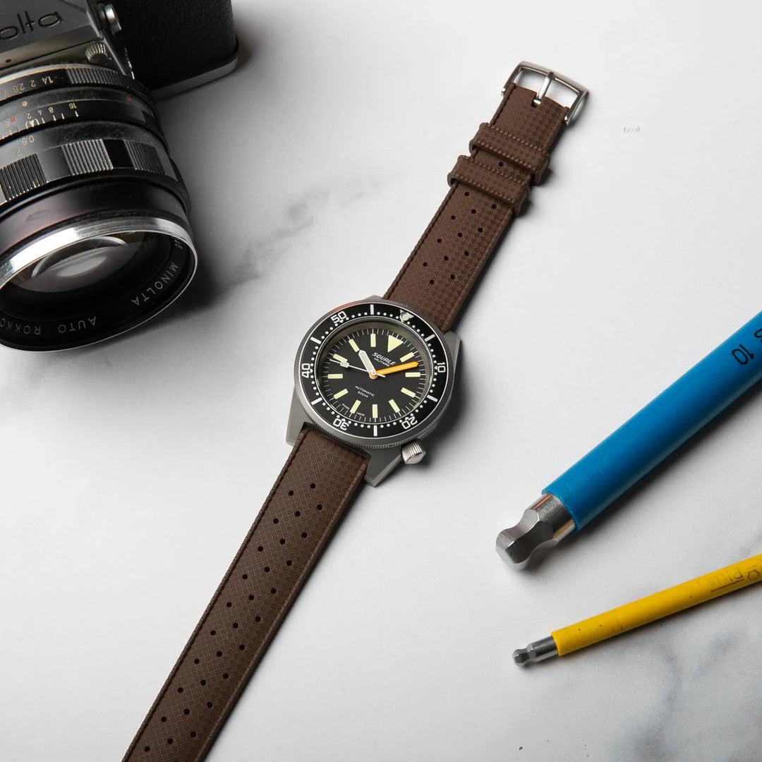 20mm Coffee Brown
Premium-Grade Vulcanized Tropic Rubber Watch Strap For Seiko 5, Seiko Divers and other Divers Waterproof