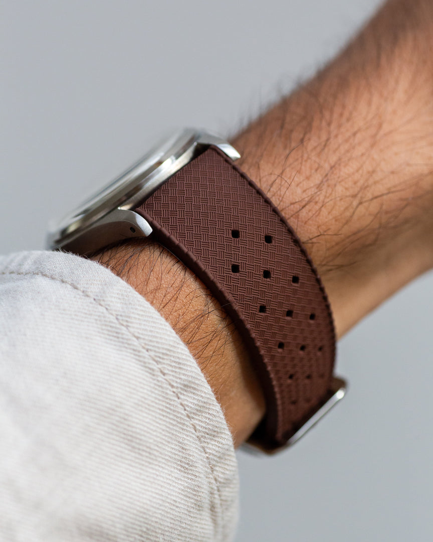 20mm Coffee Brown
Premium-Grade Vulcanized Tropic Rubber Watch Strap For Seiko 5, Seiko Divers and other Divers Waterproof