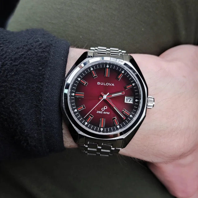 Bulova jet Star 96B401 with HPQ Precionist Movement at 262 kHZ Red Dial / Stainless Steel Bracelet Men's Watch