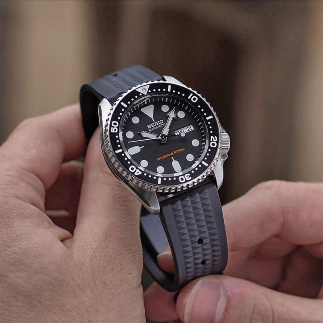 20mm Black Premium Grade Fluoro Vulcanized Waffle Type Watch Rubber Strap Quick Release FKM Watch Band For Men’s Seiko, Citizen, Orient and Other Diver’s Watch Replacement Strap