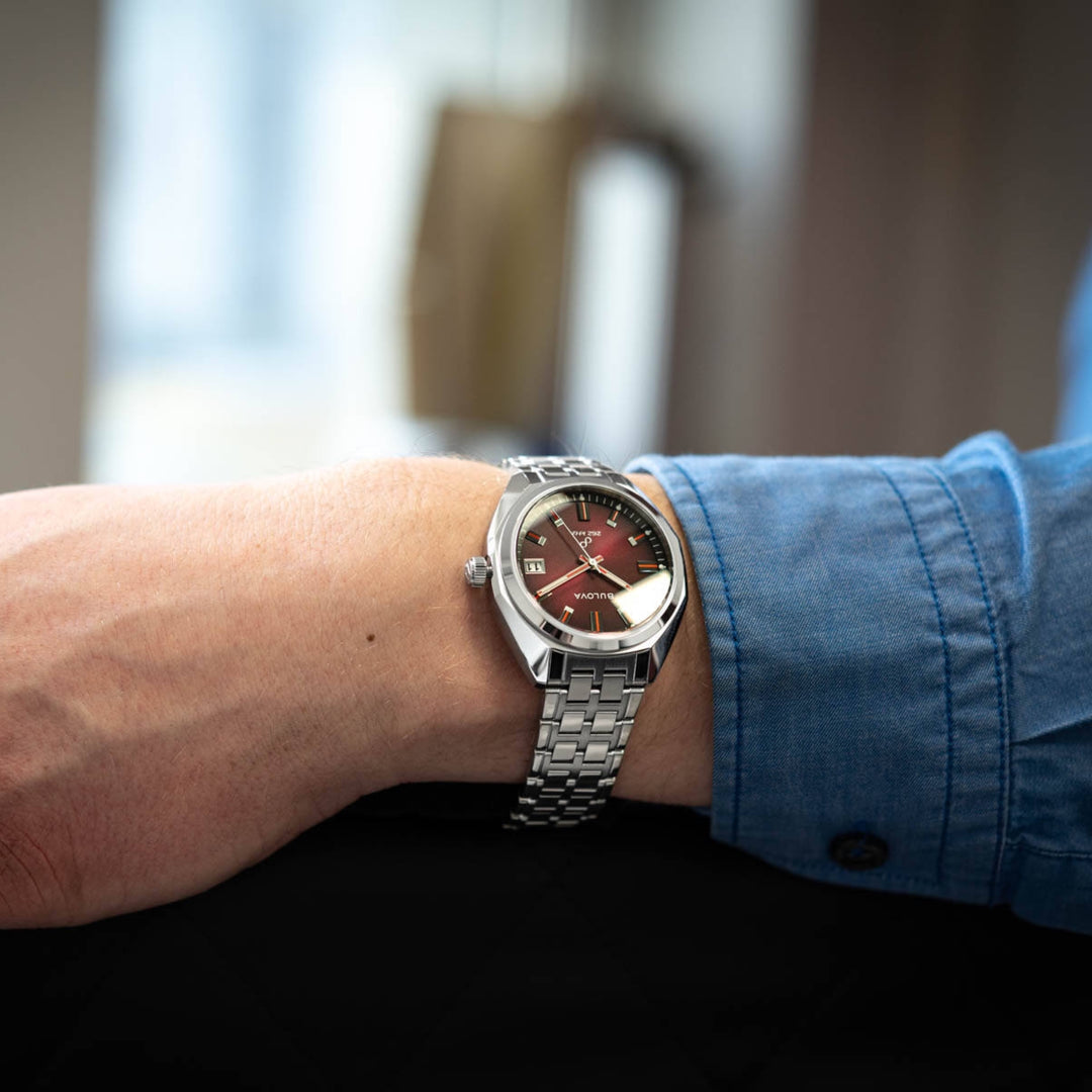 Bulova jet Star 96B401 with HPQ Precionist Movement at 262 kHZ Red Dial / Stainless Steel Bracelet Men's Watch