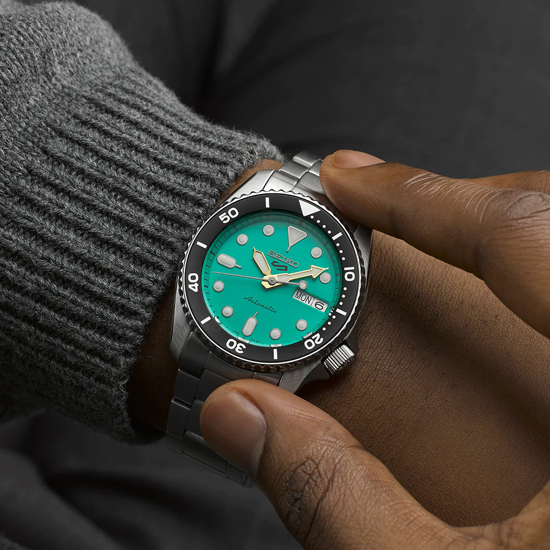 Seiko 5 SRPK33K1 Sports SKX ‘Midi’ 38mm Teal Stainless Steel Bracelet Men's Watch - mzwatcheslk srilanka