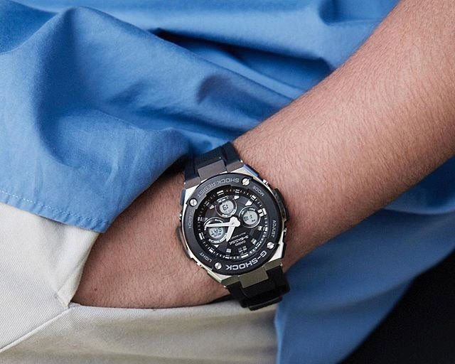 【使用僅か未使用に近い極美品】G-SHOCK GST-W300FP-1A2JR GST-W300FP-1A2JR | CASIO