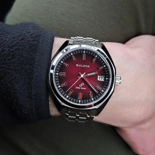 Bulova jet Star 96B401 with HPQ Precionist Movement at 262 kHZ Red Dial / Stainless Steel Bracelet  Men's Watch