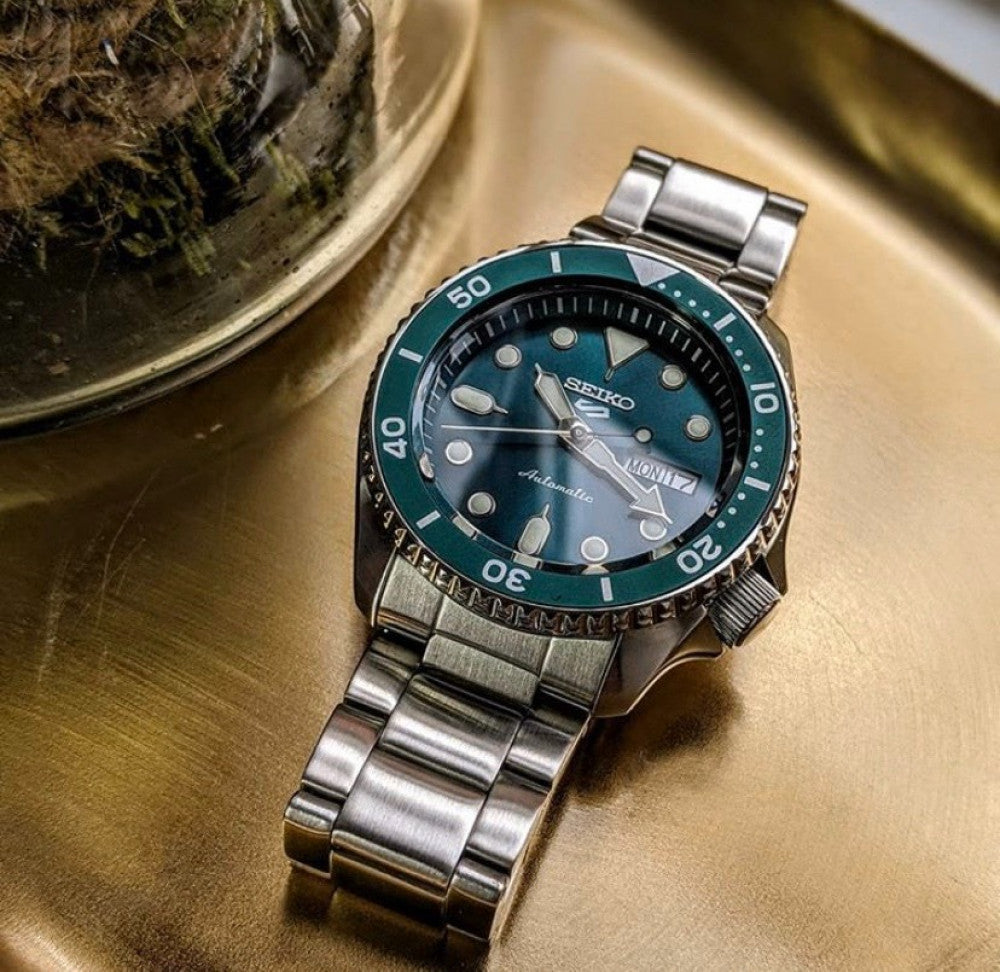 Seiko 5 hotsell sports green dial